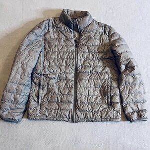 Men’s ultralight down puffer coat size Medium by Heatkeep, gray